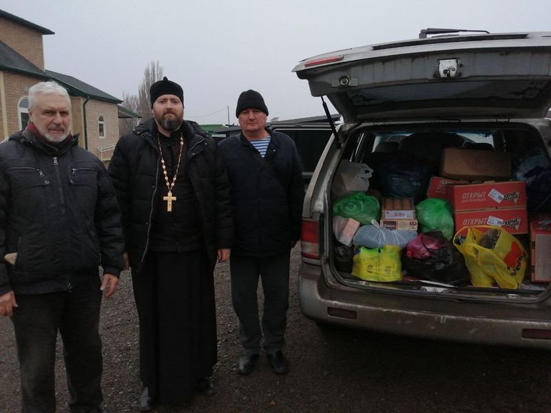 Приход храма святого праведного Иоанна Кронштадтского г. Шахты передал гуманитарную помощь участникам СВО