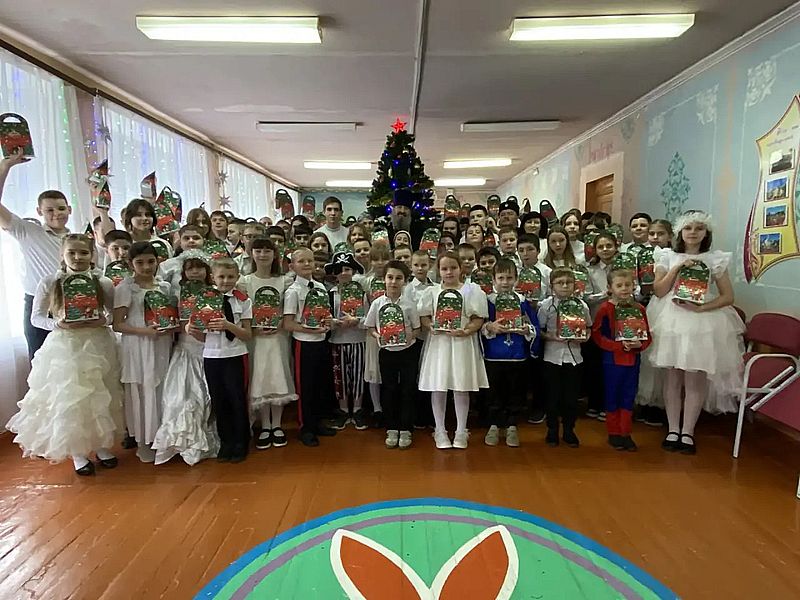 В Волченской школе прошёл праздник «Рождественские перезвоны»