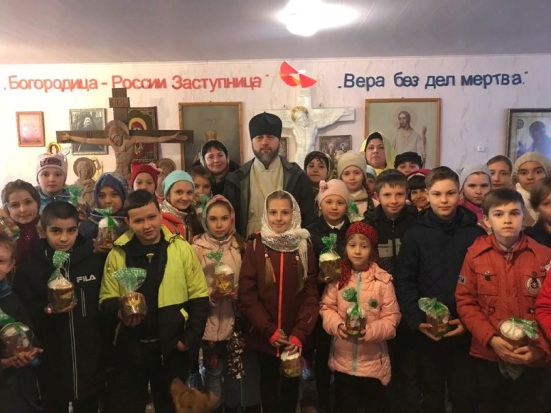 В рамках изучения школьного курса основ православной культуры четвероклассники школы № 4 г. Миллерово посетили храм великомученика и целителя Пантелеимона