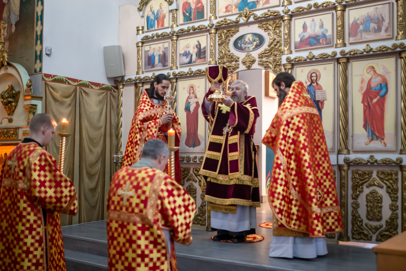 Божественная литургия в Покровском кафедральном соборе в день памяти святой мученицы Татианы