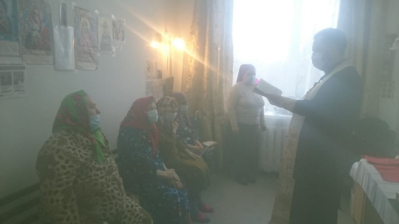 Протоиерей Роман Мясников посетил дом престарелых в пос. Садовый