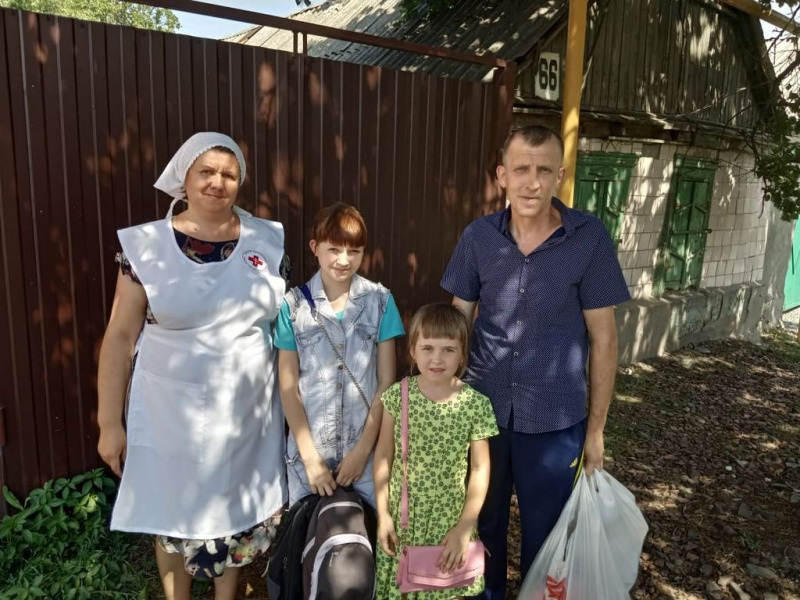 По благословению протоиерея Сергия Яценко в Октябрьском районе проходит благотворительная акция «Поможем собрать детей в школу»