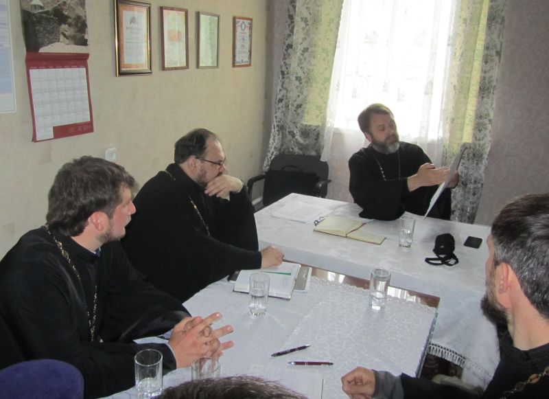 В храме равноапостольного князя Владимира города Шахты состоялось собрание епархиального Отдела по взаимодействию с казачеством