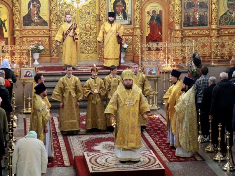 Правящий архиерей Шахтинской епархии епископ Игнатий совершил Литургию в Покровском кафедральном соборе