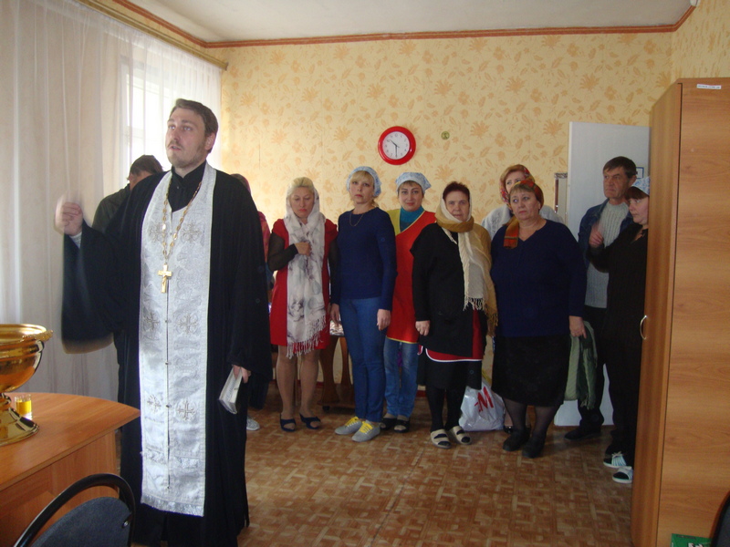 В детском саду  № 32 г. Новошахтинска состоялась долгожданная встреча детей и сотрудников с настоятелем храма Иоанна Предтечи г. Новошахтинска иереем Антонием Колпаковым
