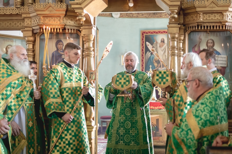 Преосвященнейший епископ Симон совершил Божественную литургию в храме Вознесения Господня города Шахты