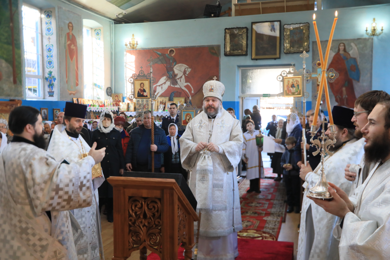 Преосвященнейший епископ Симон с архипастырским визитом посетил храм Архистратига Михаила пос. Каменоломни