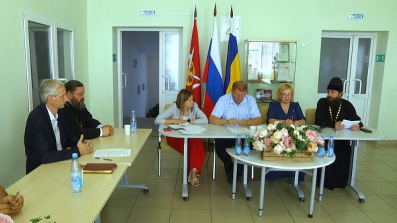 Благочинный приходов Нижнедонского округа принял участие в телепрограмме «Трибуна депутата»