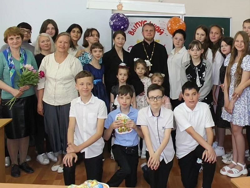 В Зверево-Никольском благочинии состоялся выпускной в воскресной школе «Светоч»