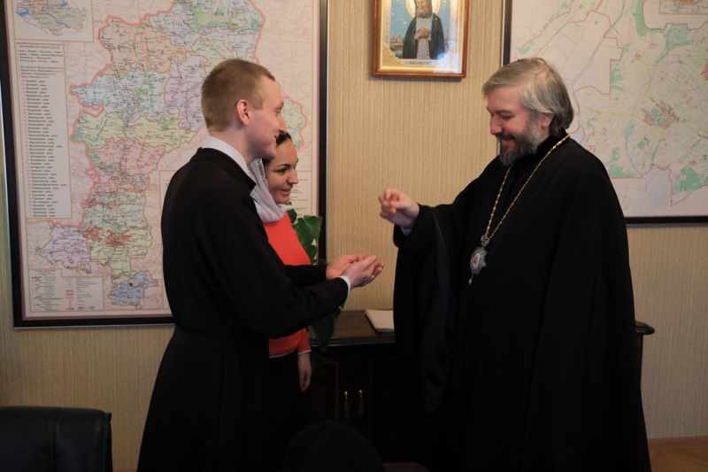 Преосвященнейший епископ Симон благословил иподиакона и его избранницу на создание семьи