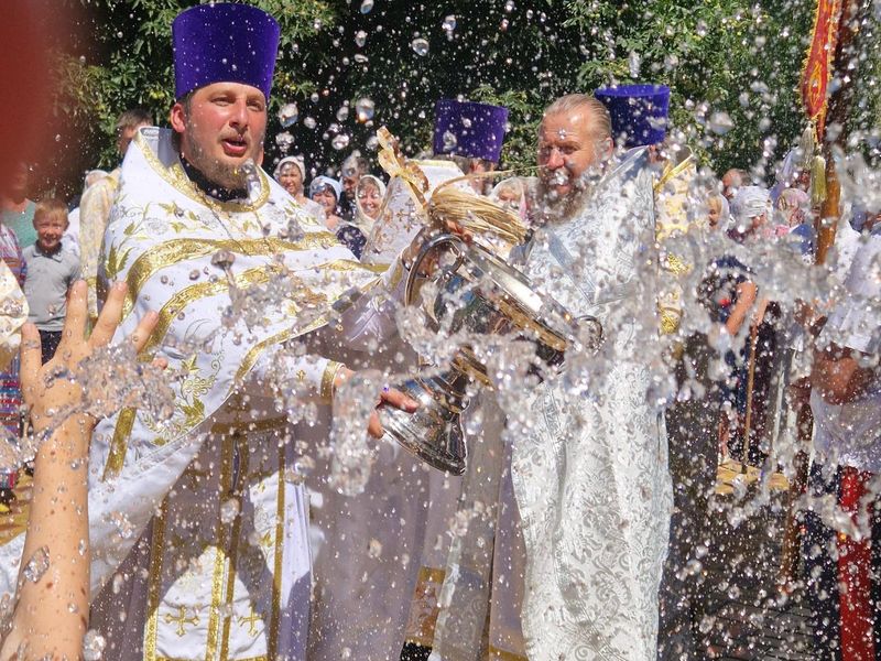 Престольный праздник в храме честь Рождества великого пророка Предтечи и Крестителя Господня Иоанна молитвенно отметили в станице Боковской   