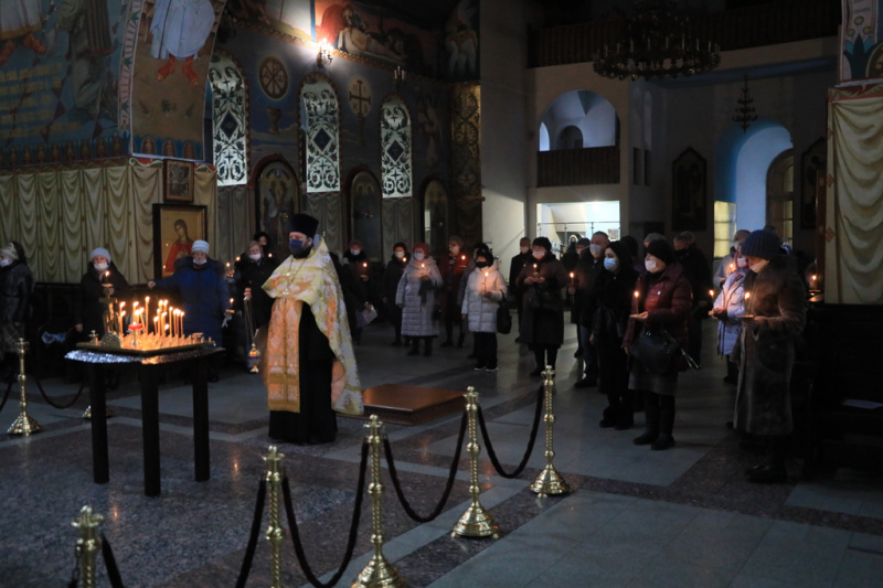 В Покровском кафедральном соборе г. Шахты совершена панихида по воинам, погибшим в локальных конфликтах