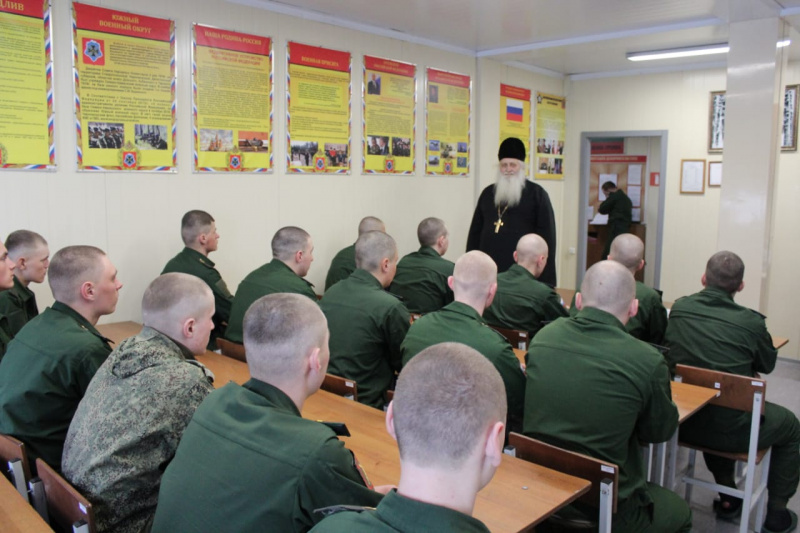 Воинскую часть 150-й мотострелковой дивизии, эвакуационную роту (4 военный городок), с пастырским визитом посетил Иеромонах Николай (Наметышев)