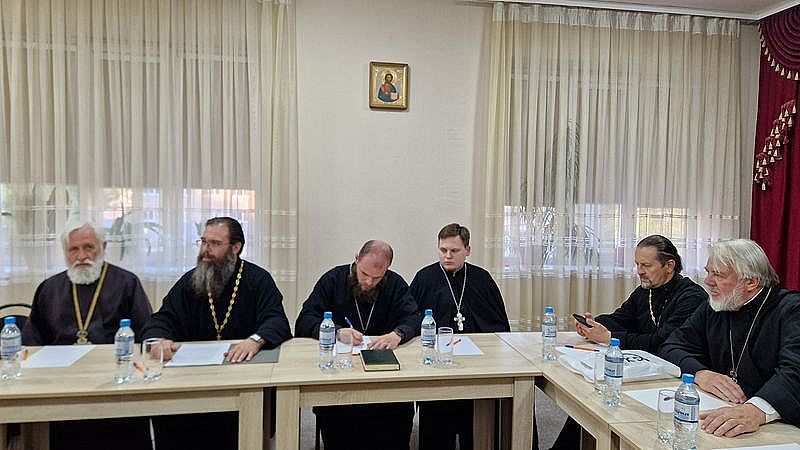 В духовно-просветительском центре прошло собрание духовенства Александровск-Грушевского благочиния