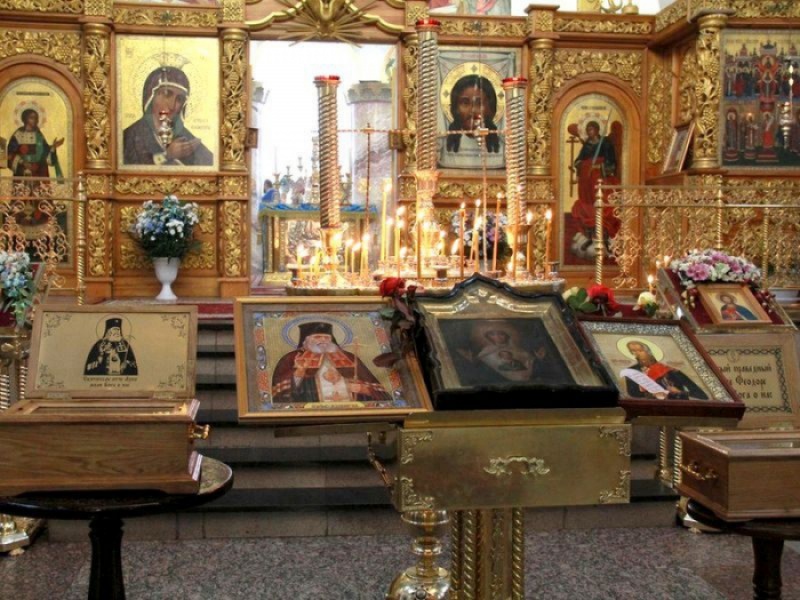 В воскресенье в 16:00 епископ Игнатий в Покровском кафедральном соборе г. Шахты перед великими православными святынями – частицами мощей Святителя Луки Крымского и святого праведного Федора Ушакова – совершит традиционный молебен на новолетие