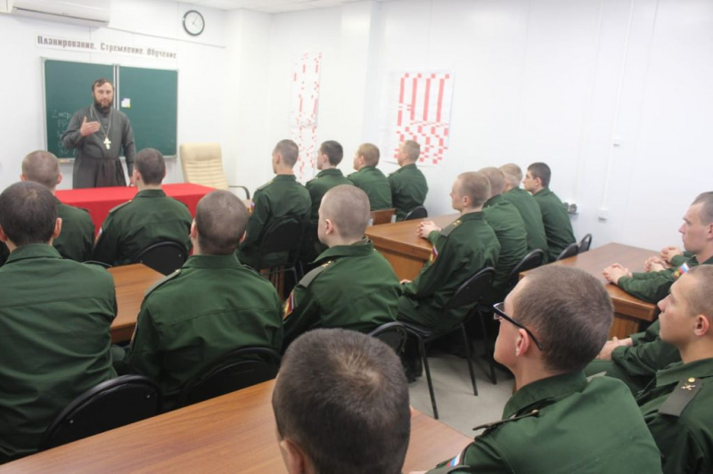 Иерей Сергий Липень провел встречу с военнослужащими 163 танкового полка