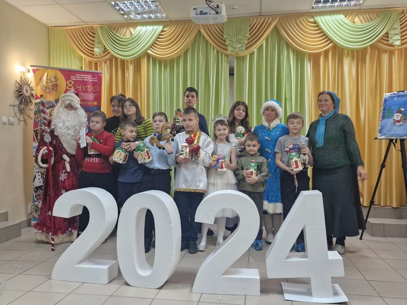 Воспитанники воскресной школы «Благовест» поздравили родителей и детей региональной общественной организации «Ветер перемен»