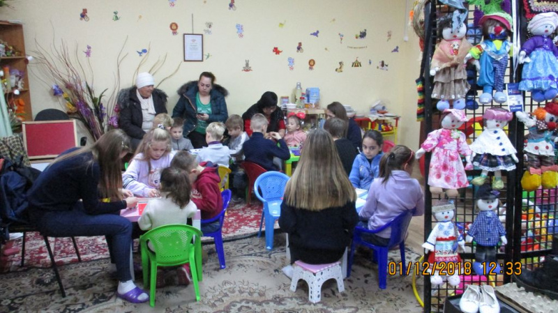 Священник благословил детей с особенностями развития на занятия в новом социальном проекте «Детские ладошки»