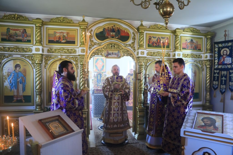 Преосвященнейший епископ Симон с архипастырским визитом посетил приход святой благоверной княгини Анны Кашинской г. Каменск-Шахтинский