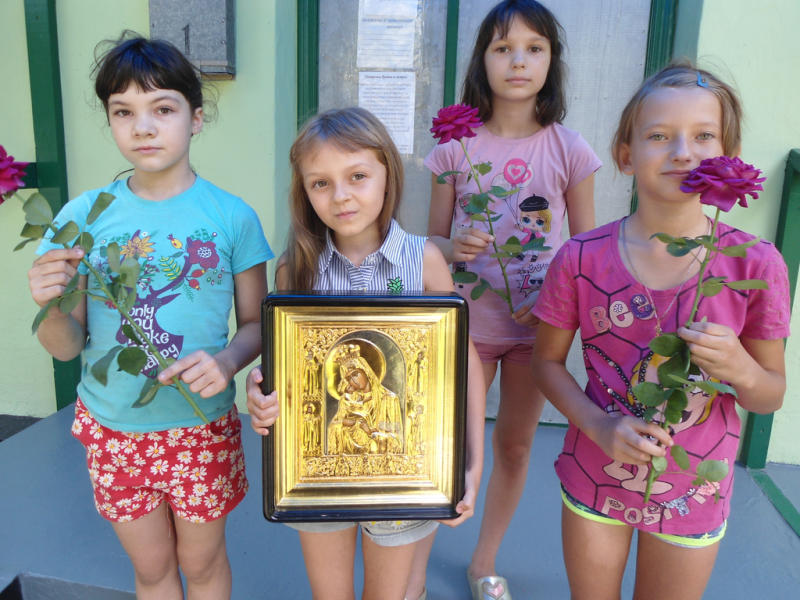 В воскресной школе «Радость» при храме в честь Почаевской иконы Богородицы г. Каменск-Шахтинский состоялось занятие о христианских ценностях