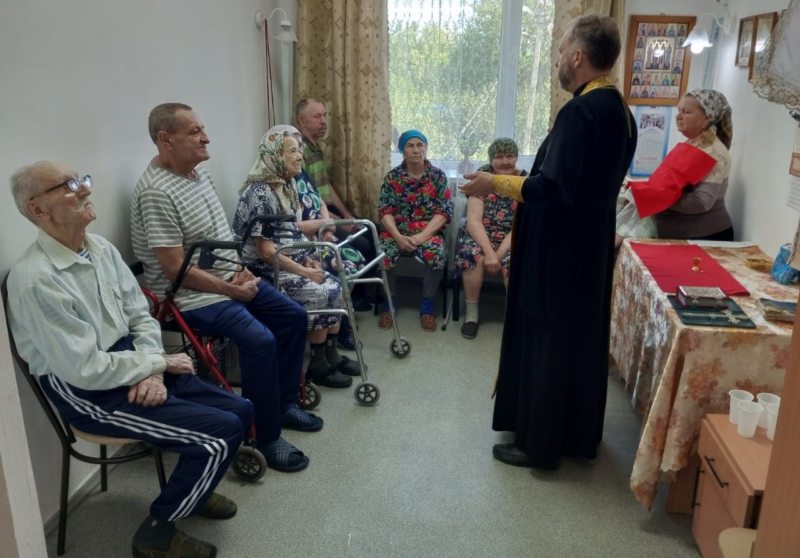 Исповедь и Причастие в доме престарелых поселка Садовый 