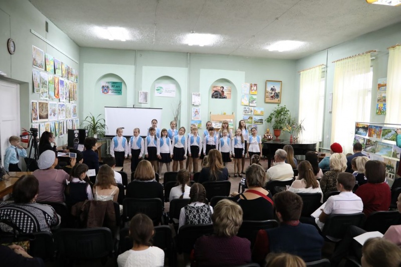 Детский архиерейский хор принял участие в концерте, посвященном Дню матери в Центральной городской библиотеке г. Шахты