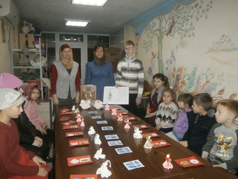 В воскресной школе «Держава» при храме Державной иконы Божией Матери прошло занятие ко Дню Героя Отечества