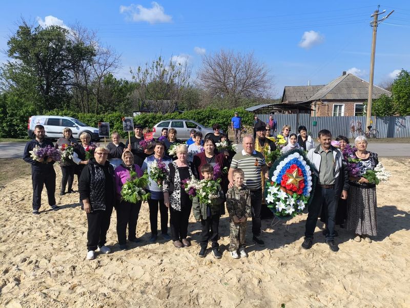 В Позднеевке возложили цветы к мемориалу воинам, погибшим в годы Великой Отечественной войны
