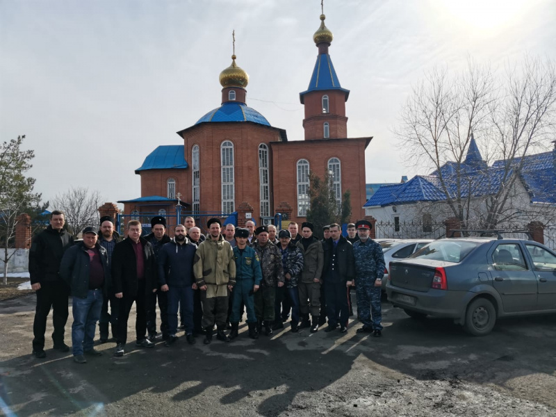 В храме Архистратига Михаила Новошахтинского благочиния состоялся сход городского казачьего общества «Новошахтинское», в работе которого принял участие духовник общества иерей Сергий Сидоров