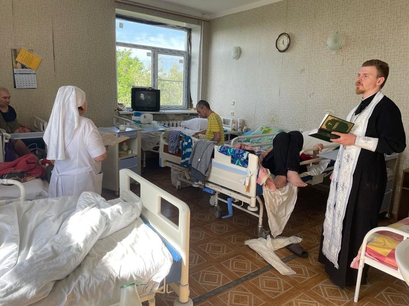 Таинства Исповеди и Причащения в центральной городской больнице Донецка