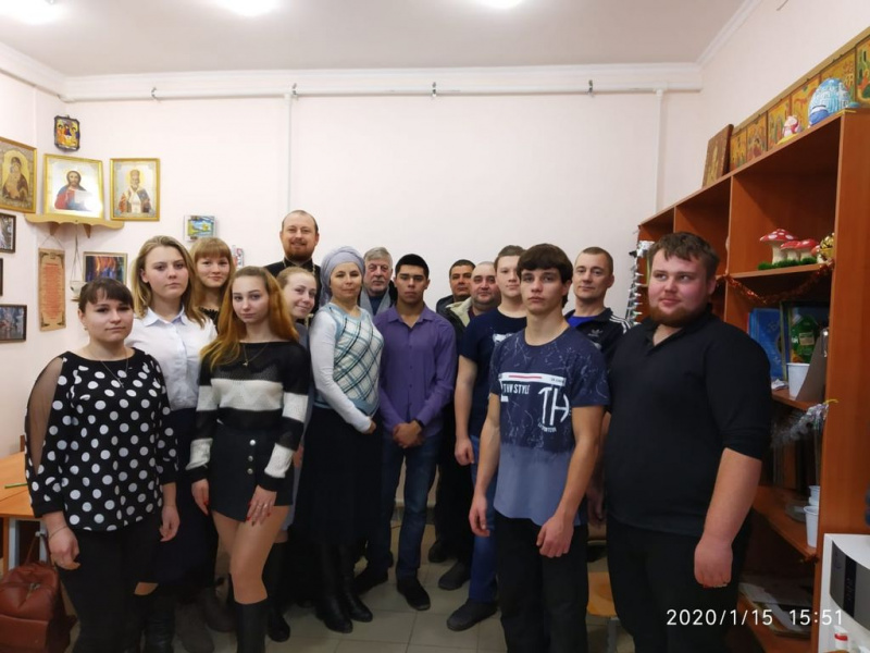 В Новошахтинске состоялась встреча протоиерея Романа Амплеева с активом правления казаков ст. Мало-Несветаевской и добровольцами школы «Дельфин»