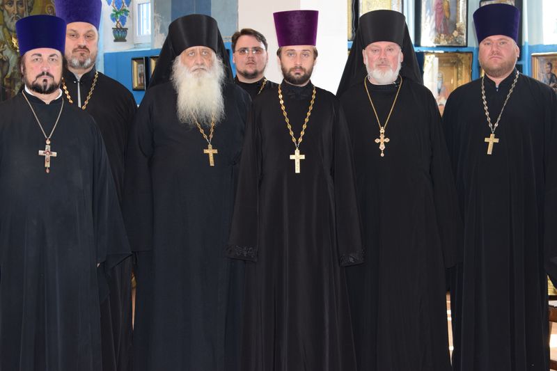 В храме Архангела Михаила п. Каменоломни прошло очередное собрание духовенства Нижнедонского благочиния Октябрьского района