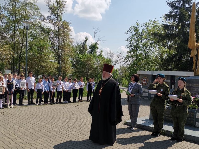Митинг, посвящённый 80-летию Победы в Великой Отечественной войне, посетили учащиеся школы №15