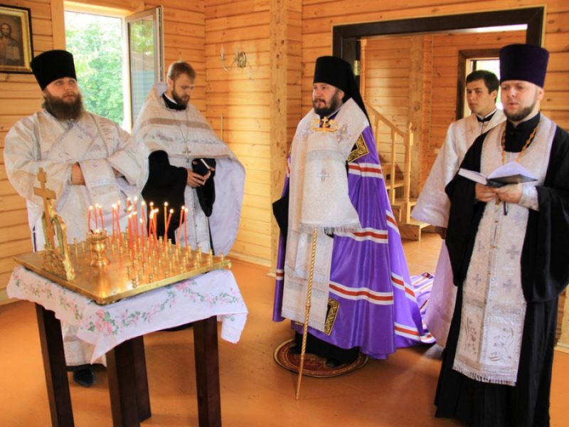 Преосвященнейший епископ Симон молитвенно почтил память павших в годы Великой Отечественной войны