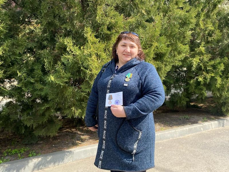 Прихожанка Пантелеимоновского храма награждена за содействие СВО