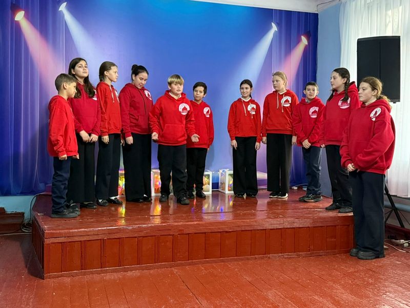 Продолжаются творческие выездные выступления учебного театра "Воскресение" для жителей близлежащих сельских поселений   