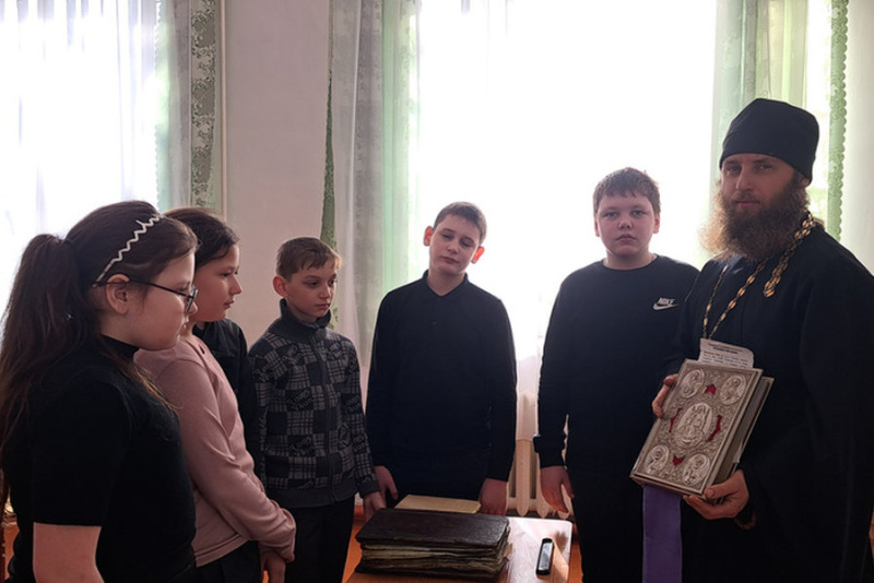 В хуторской школе прошла встреча, посвященная Дню православной книги
