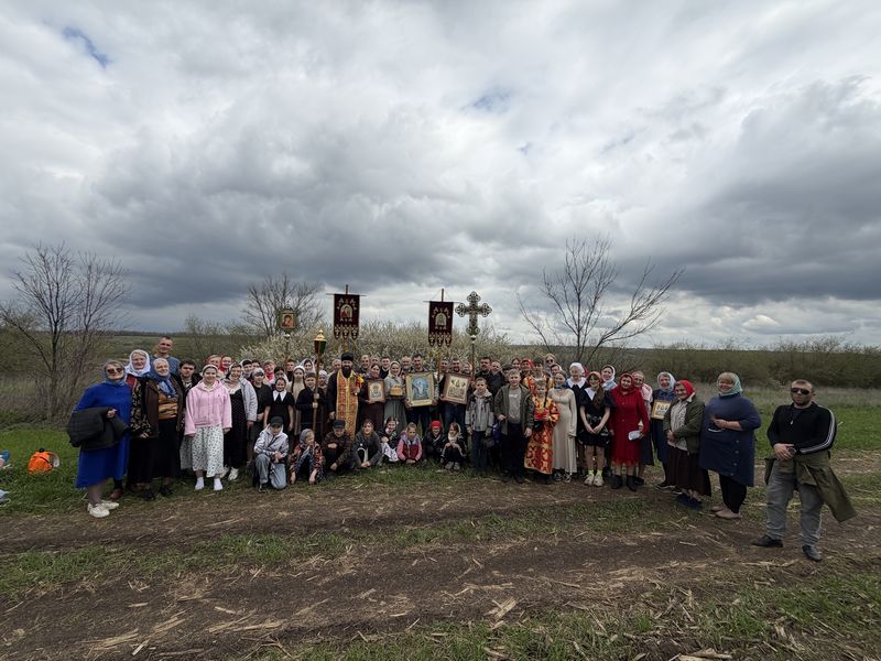 В праздник иконы Божией Матери «Живоносный Источник» в Миллеровском районе состоялся крестный ход