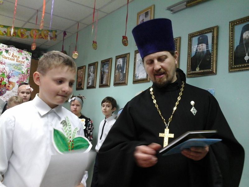 Воспитанники воскресной школы награждены настоятелем храма города Шахты