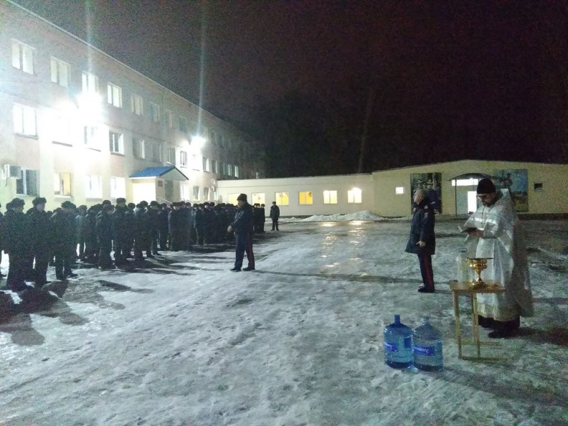 В праздник Крещения Господня иерей Евгений Поцелуев помолился вместе с руководством и кадетами Шахтинского кадетского корпуса