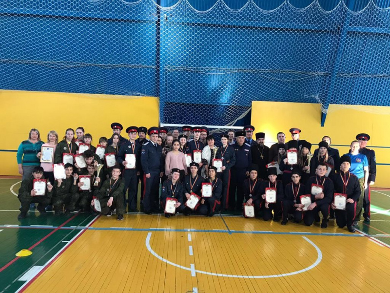 В г. Красный Сулин прошла военно-спортивная казачья эстафета «За Веру, Дон и Отечество»