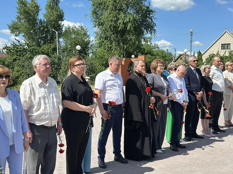 В День памяти и скорби в городе Зверево почтили подвиг защитников Отечества