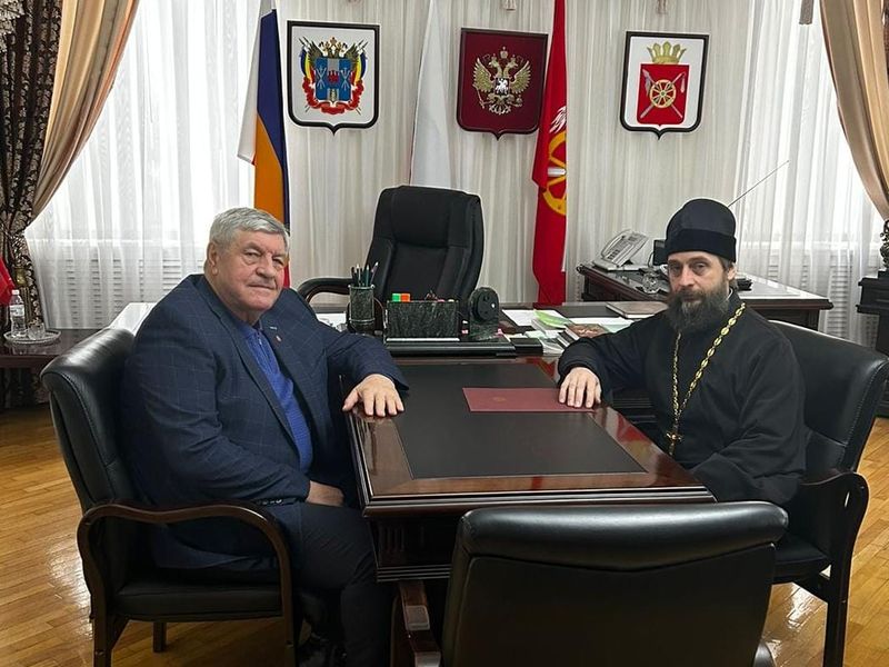 Рабочая встреча Главы Октябрьского района Евгения Петровича Луганцева и благочинного приходов Нижнедонского округа протоиерея Сергия Яценко