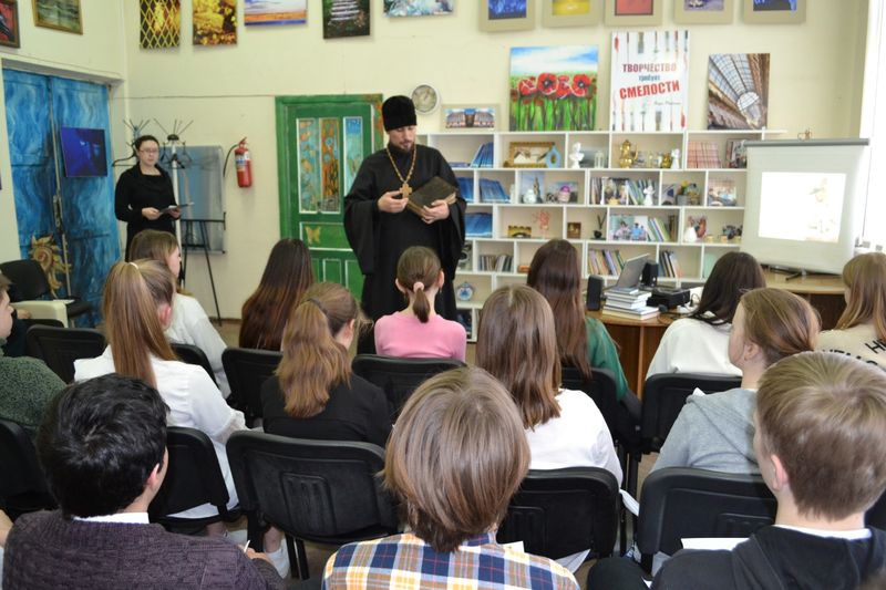 Ко дню православной книги в Центральной Городской Библиотеке им. А.С.Пушкина состоялся праздник «Живое слово мудрости духовной» для учащихся школы № 14.