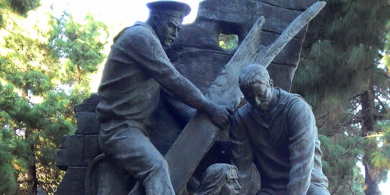 «ДРУГОГО ОРУЖИЯ НЕ ЗНАЮ, КРОМЕ КРЕСТА»