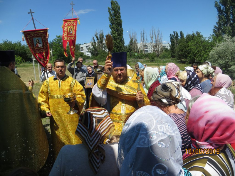 В храме Всех Святых, в земле Российской просиявших г. Шахты прошло праздничное богослужение по случаю престольного праздника
