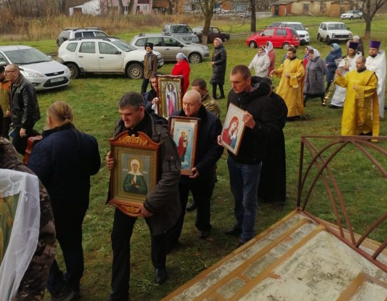 Храм в честь Архангела Михаила слободы Позднеевки отметил престольный праздник
