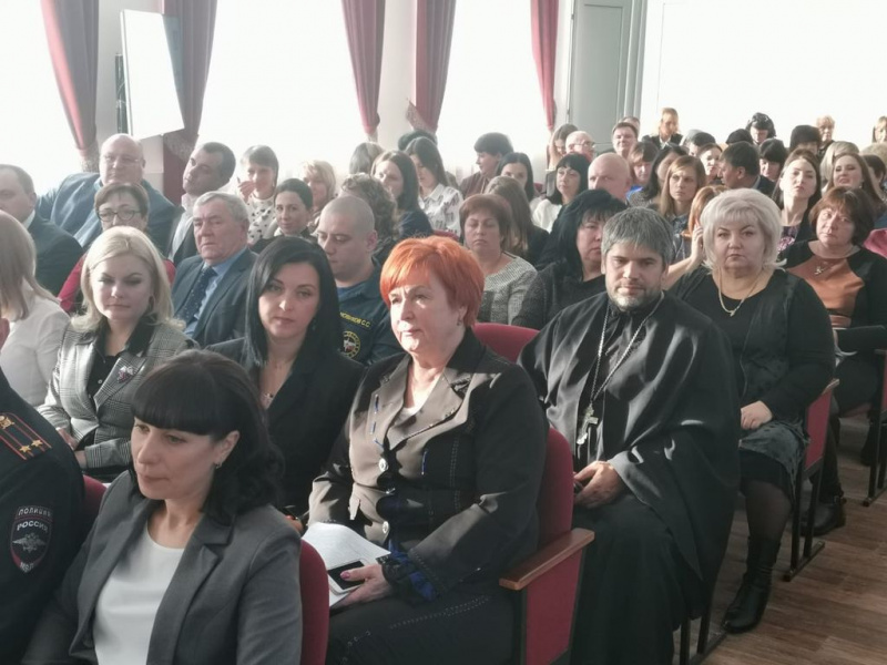 В Администрации Красносулинского района состоялся брифинг губернатора Ростовской области Василия Голубева, в котором принял участие иерей Сергий Столяров