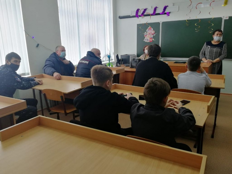 Иерей Сергий Липень принял участие в педагогическом совете школы № 5 пос. Новозарянский