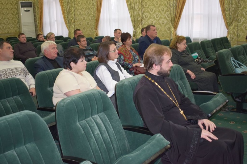 Благочинный приходов Нижнедонского округа принял участие в совместном заседании районной межведомственной комиссии по социально-демографическим вопросам